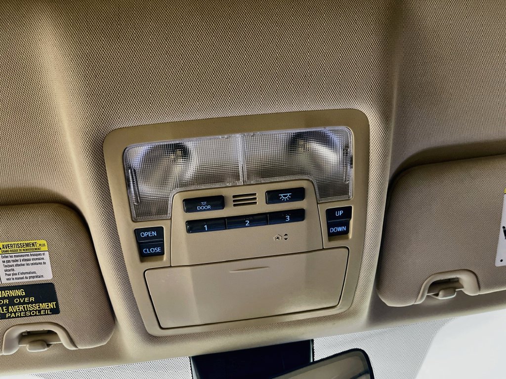 Used 2019 Toyota Highlander XLE FWD image 18