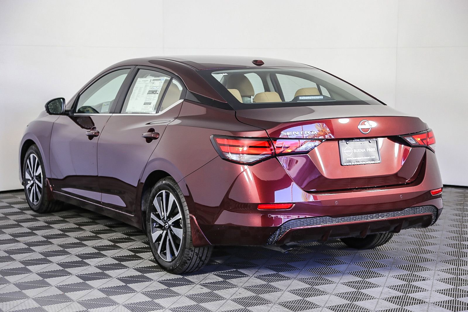 Used 2025 Nissan Sentra SV w/ SV Premium Package FWD image 6