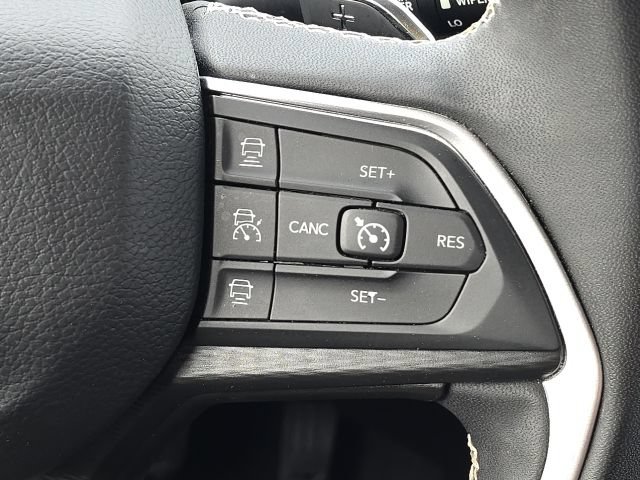 Used 2023 Jeep Grand Cherokee Laredo RWD image 40