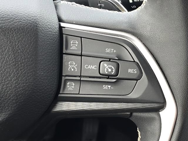 Used 2023 Jeep Grand Cherokee Laredo w/ Luxury Tech Group I RWD image 40