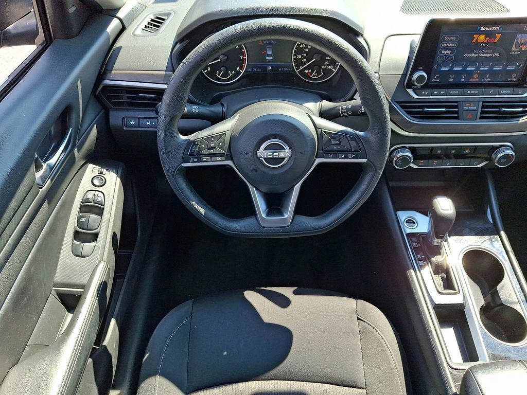 Used 2024 Nissan Altima 2.5 SV image 11