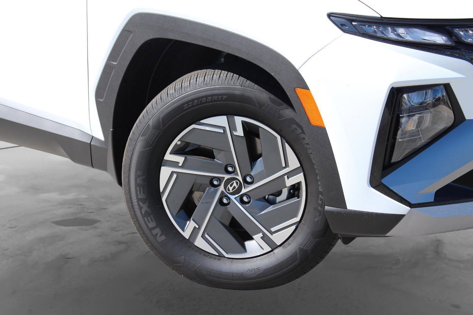 Used 2026 Hyundai Tucson Blue SE image 3