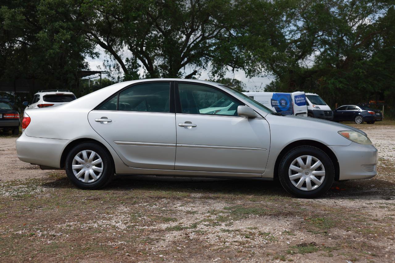 Used 2005 Toyota Camry SE FWD image 13