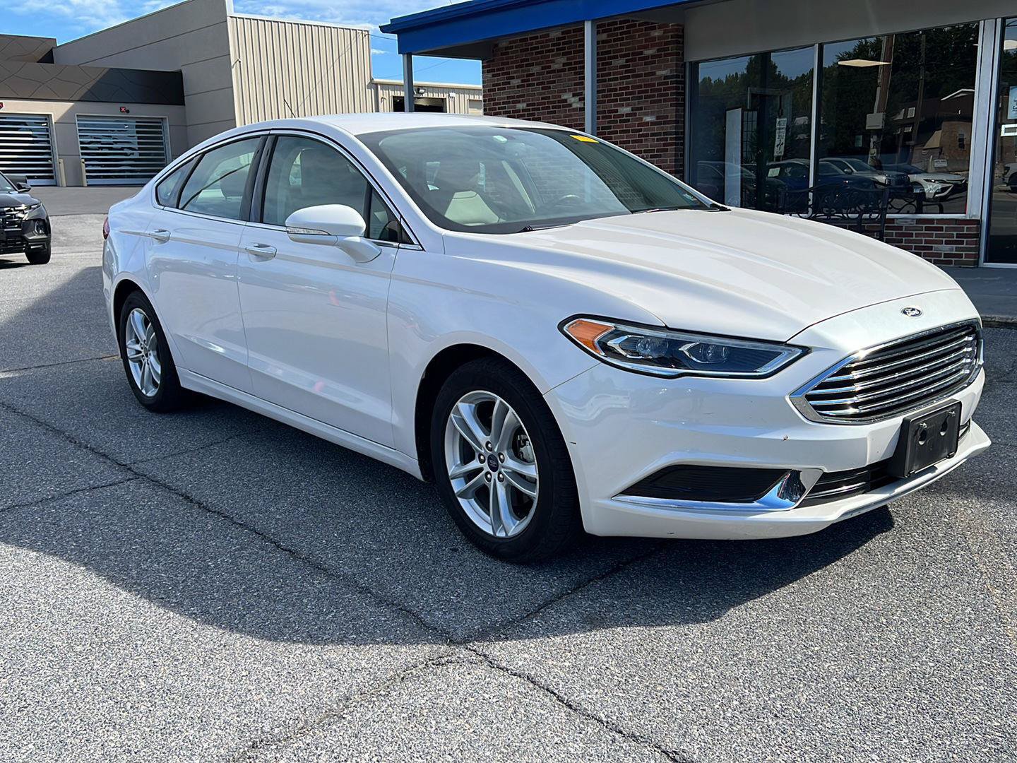 Used 2018 Ford Fusion SE w/ Fusion SE Technology Package FWD image 7