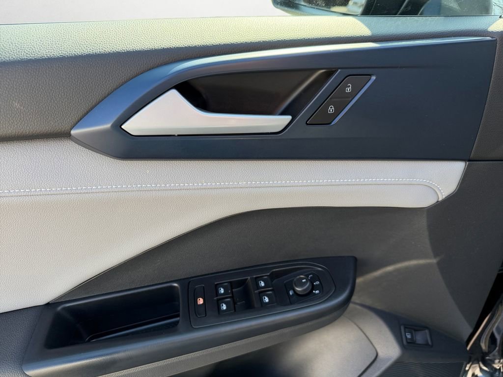 Used 2024 Volkswagen Taos SE image 23