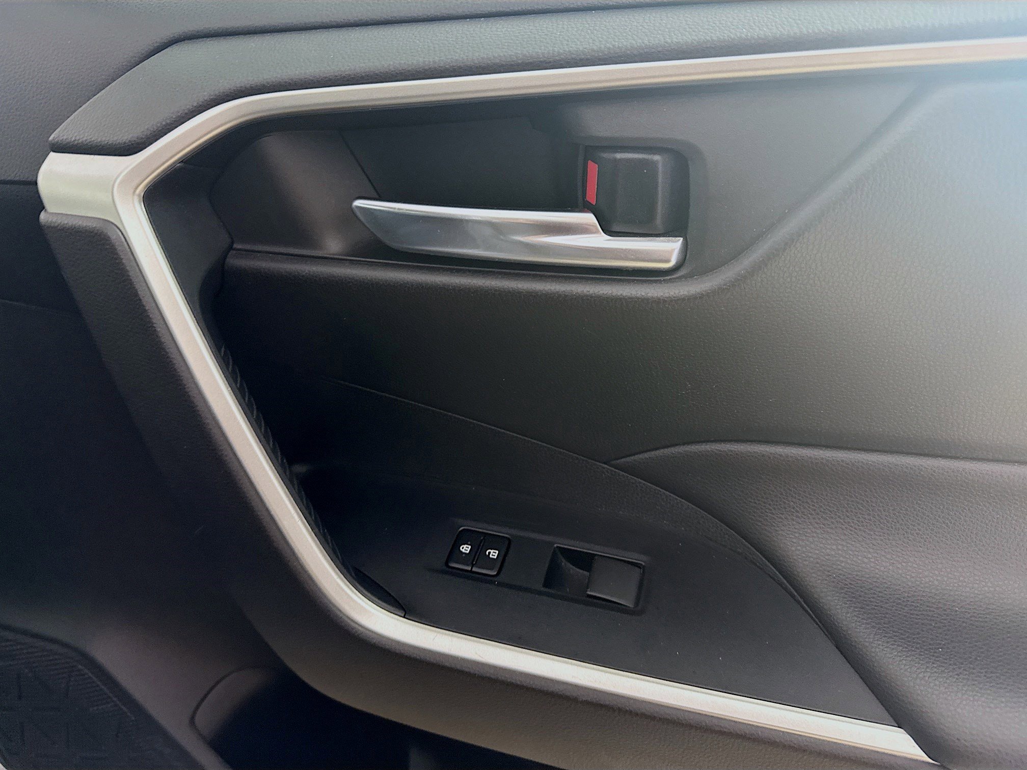 Used 2020 Toyota RAV4 XLE image 31