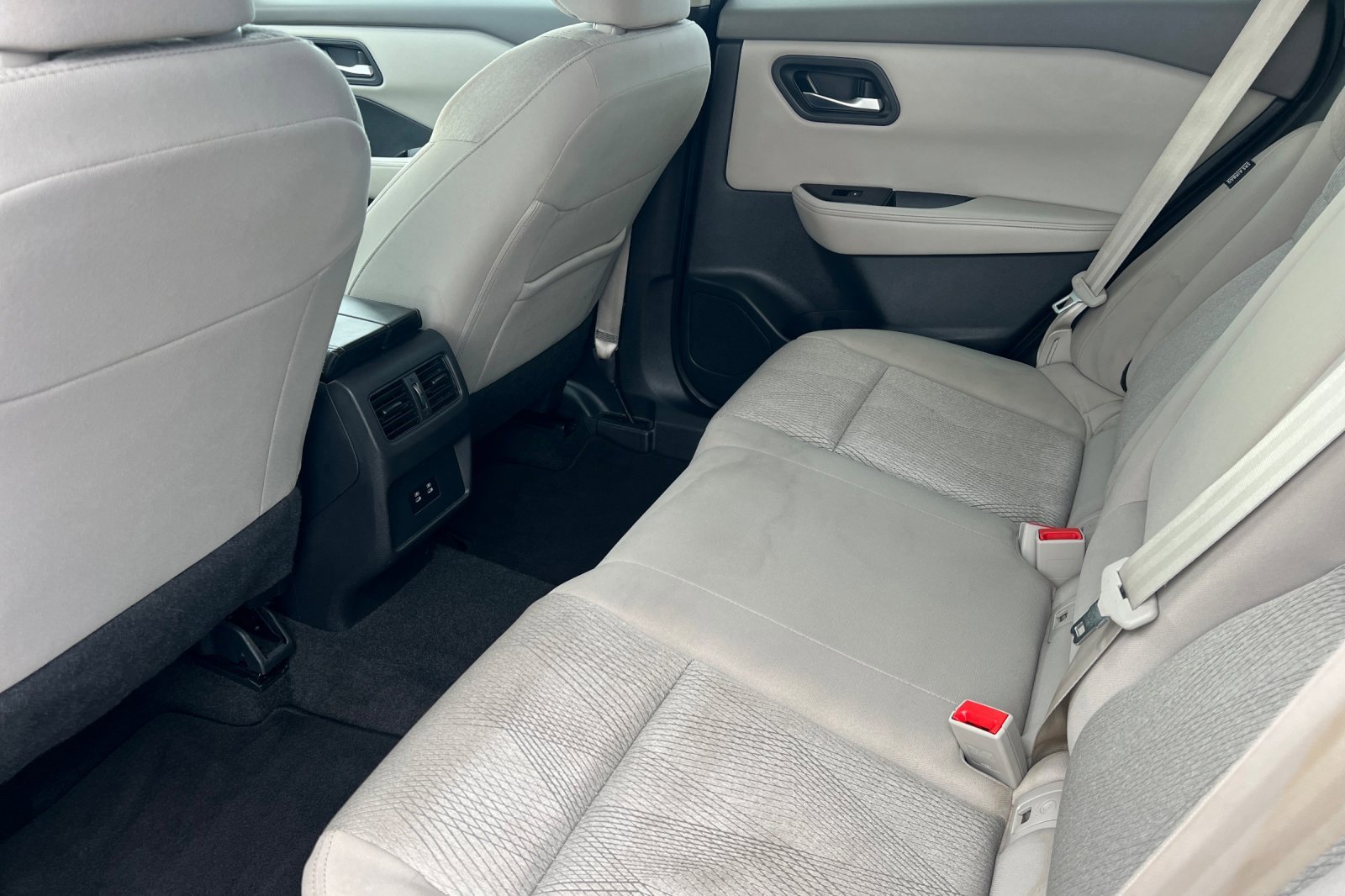 Used 2025 Nissan Rogue SV image 9