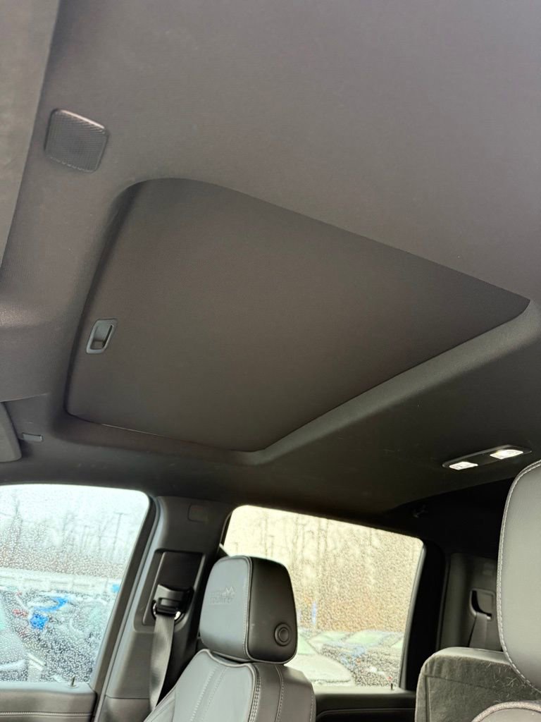 Used 2023 Chevrolet Silverado 2500 High Country w/ Safety Package II image 9