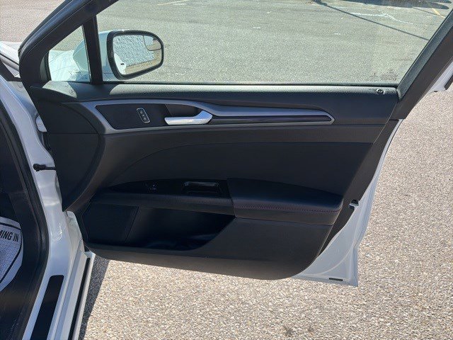 Used 2014 Ford Fusion SE image 18