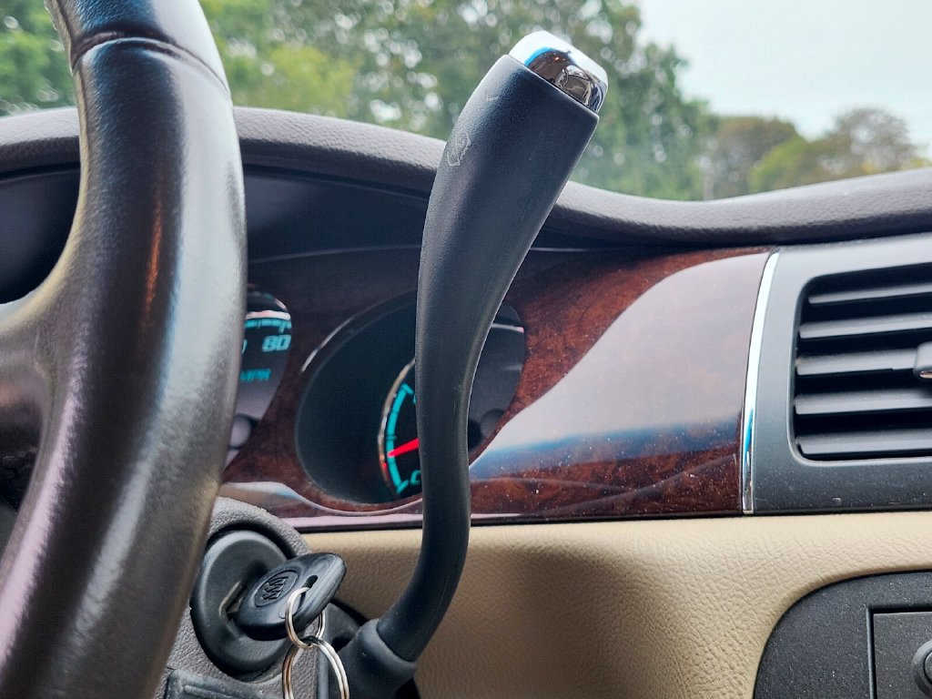 Used 2011 Buick Lucerne CX FWD image 23