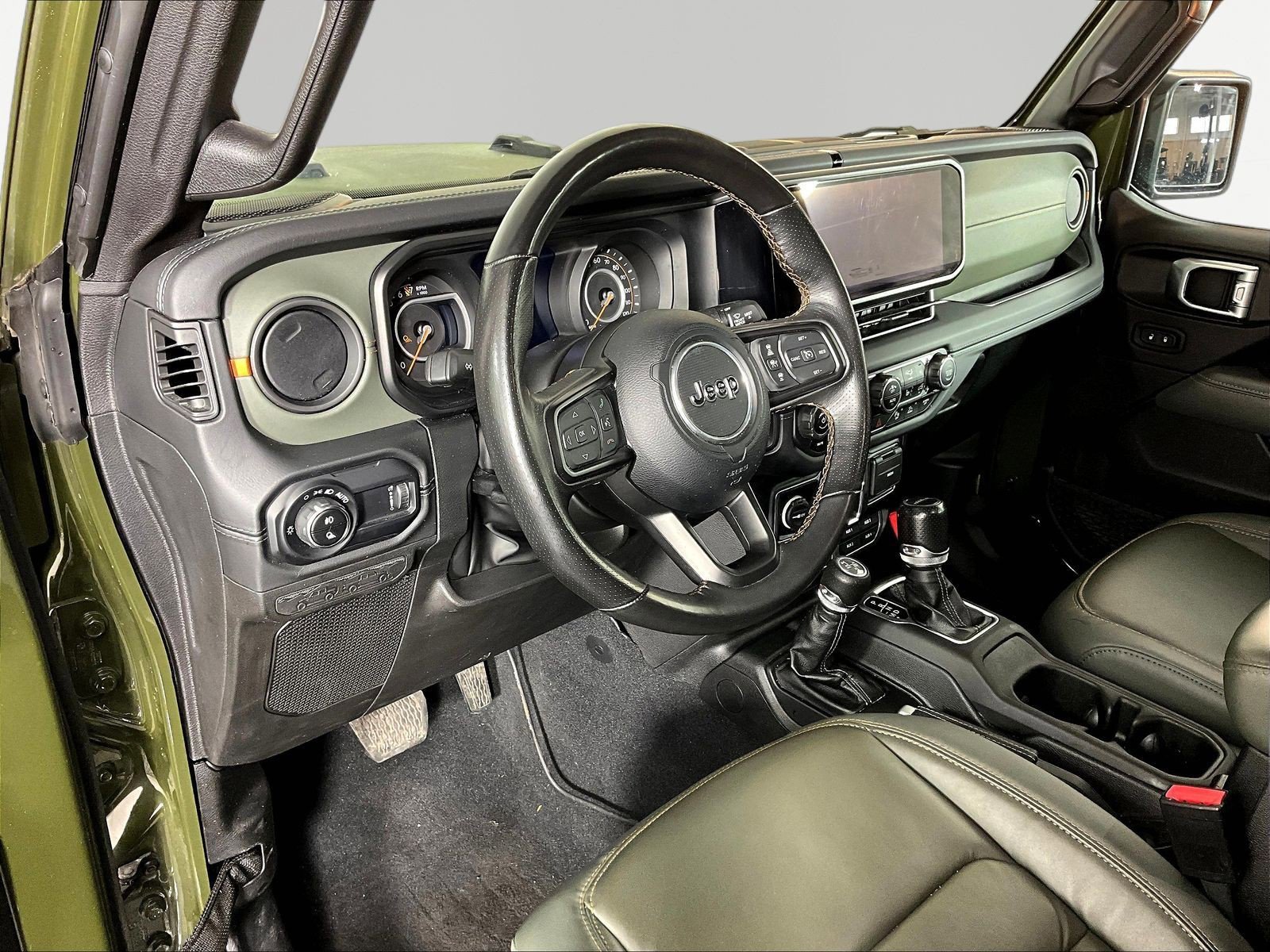 Used 2024 Jeep Gladiator Mojave AWD/4WD image 14