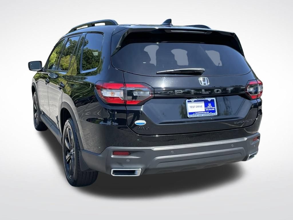 Certified 2025 Honda Pilot Black Edition image 4