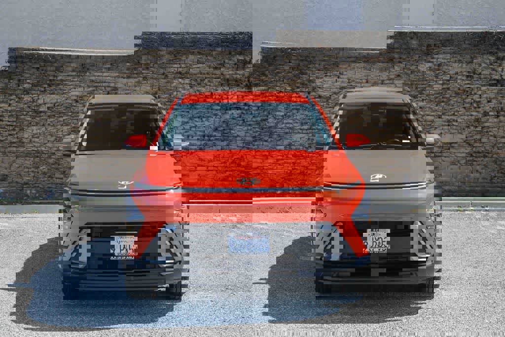 Used 2024 Hyundai Kona SEL image 2