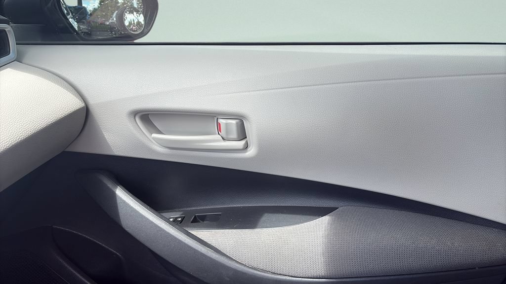 Used 2025 Toyota Corolla LE FWD image 13