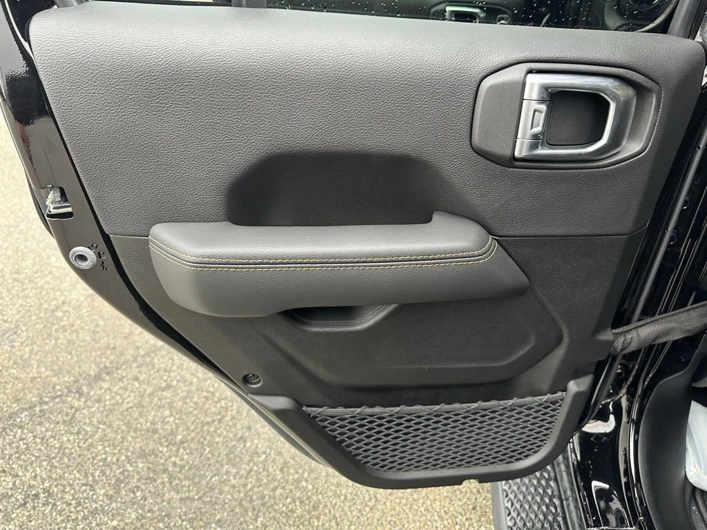 Used 2022 Jeep Gladiator Overland image 15