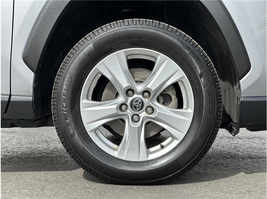 Used 2020 Toyota RAV4 XLE image 28