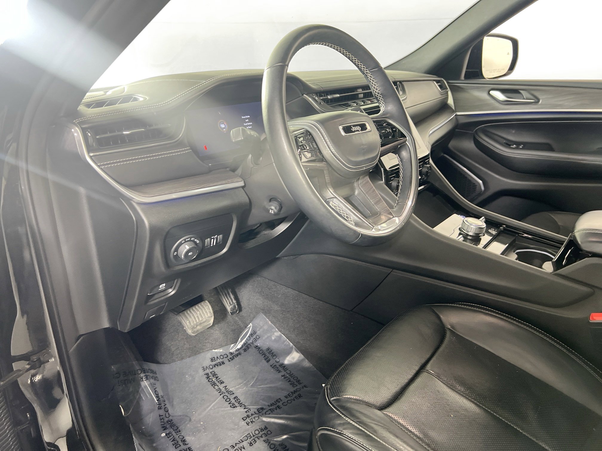 Used 2022 Jeep Grand Cherokee Overland AWD/4WD image 9