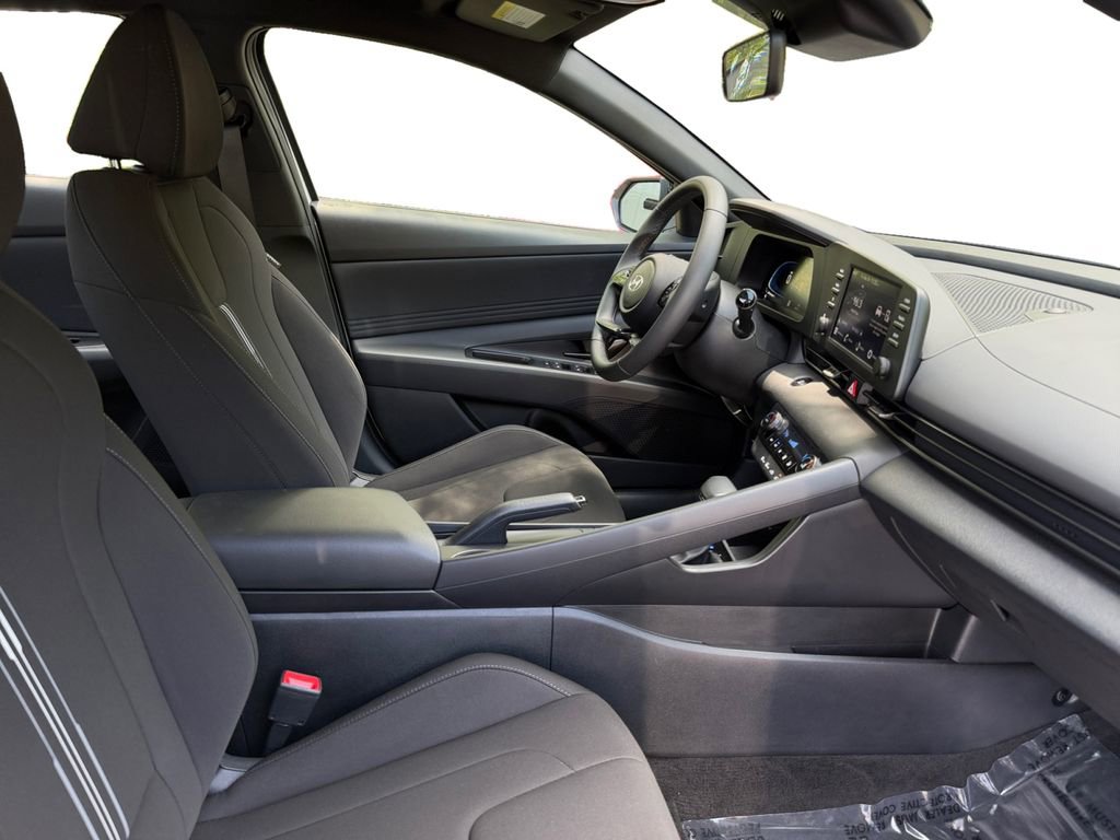 Used 2025 Hyundai Elantra Sport FWD image 15
