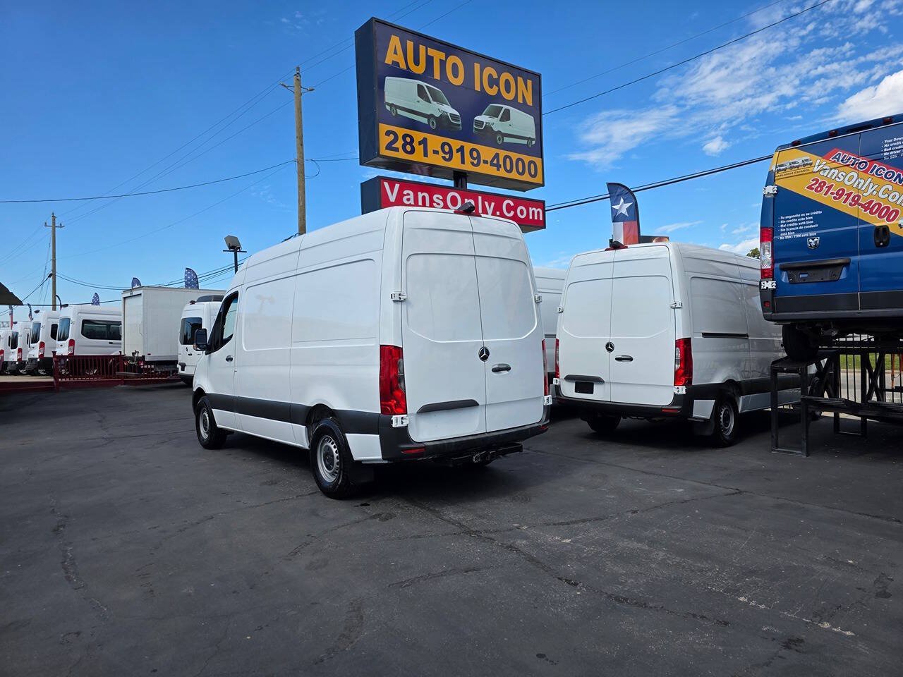Used 2020 Mercedes-Benz Sprinter 2500 image 2