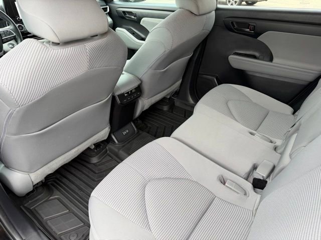 Used 2023 Toyota Highlander LE image 22