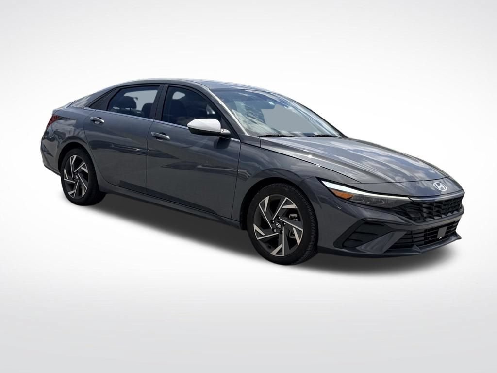 Used 2024 Hyundai Elantra SEL w/ Convenience Package FWD image 9