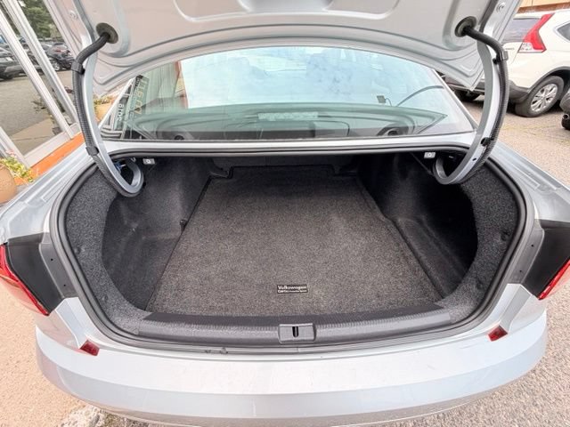 Used 2018 Volkswagen Passat 2.0T SE w/ SE Lighting Package FWD image 25
