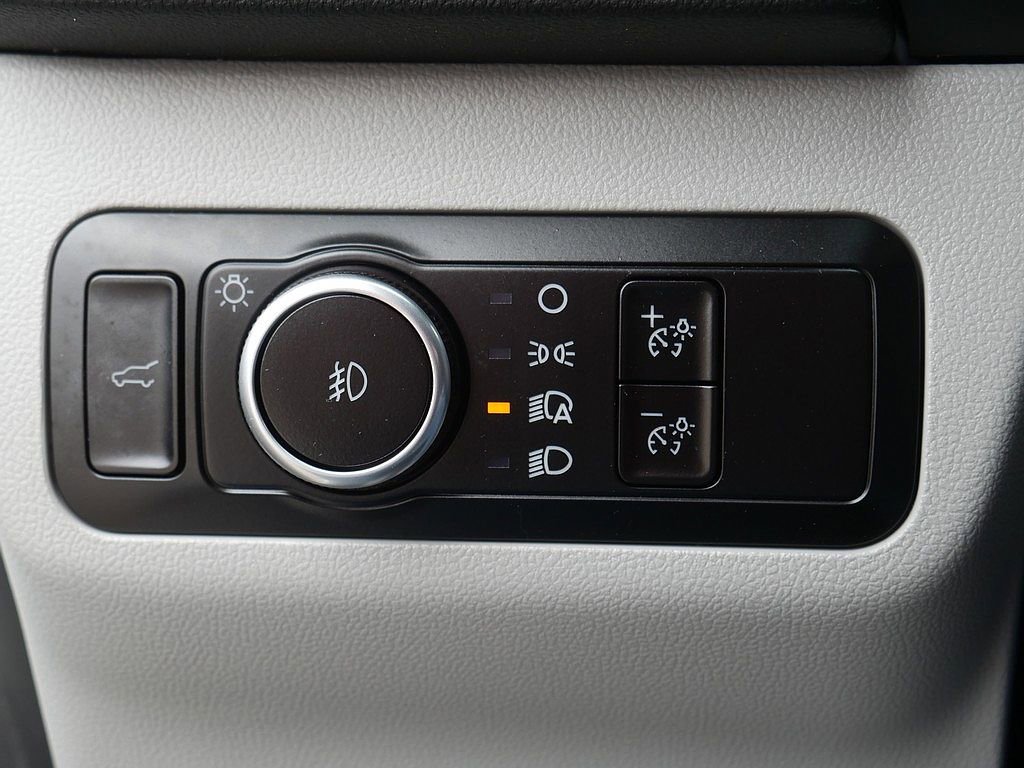 Used 2023 Ford Escape Platinum w/ Premium Technology Package AWD/4WD image 29