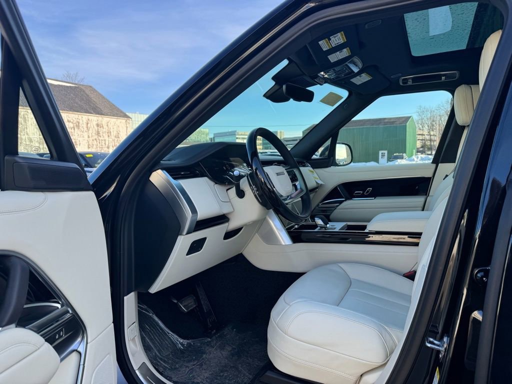 New 2026 Land Rover Range Rover SE image 8
