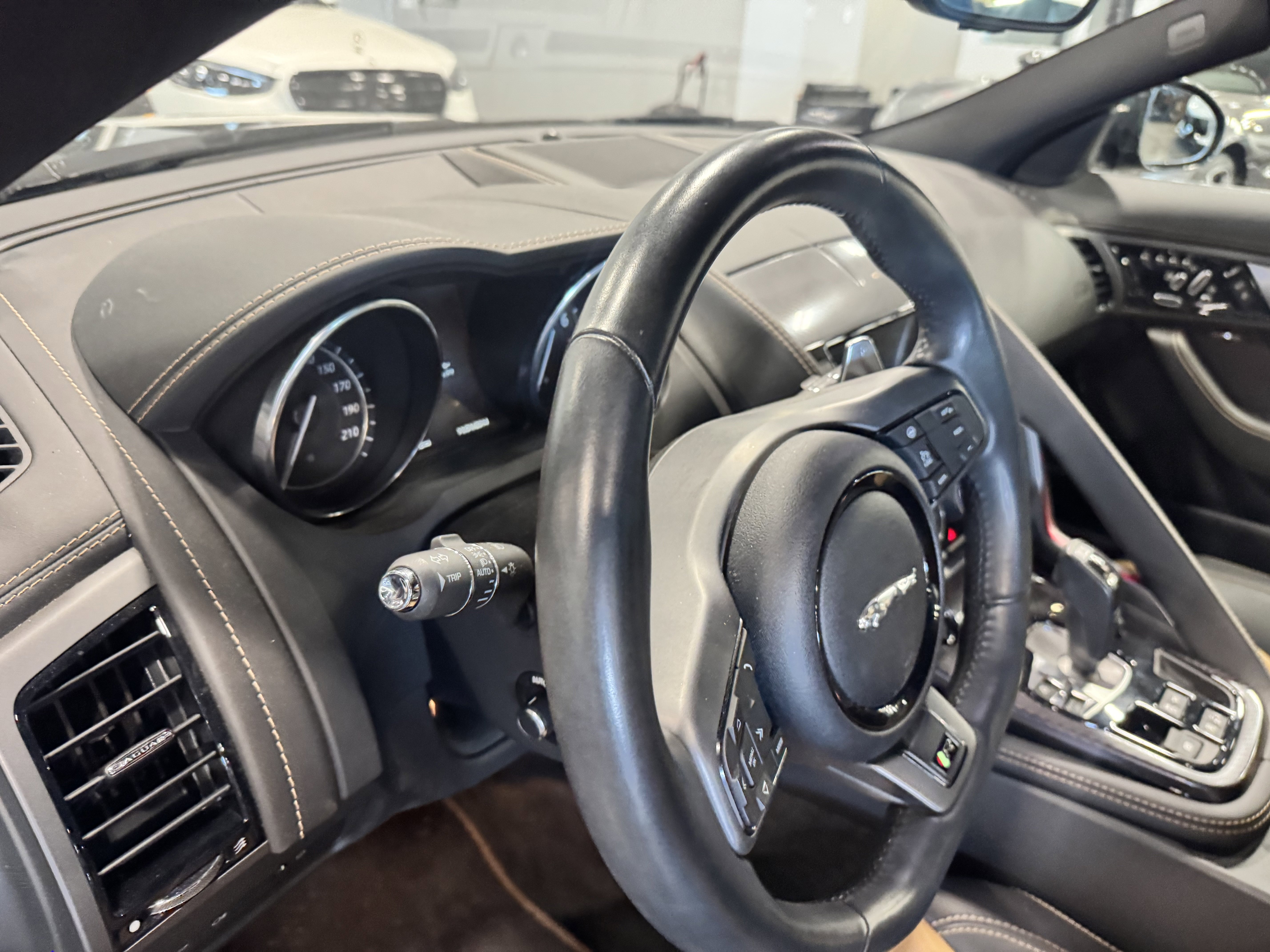 Used 2016 Jaguar F-TYPE R image 10