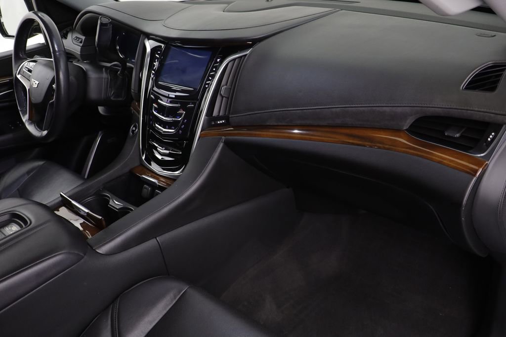 Used 2020 Cadillac Escalade Premium Luxury AWD/4WD image 22