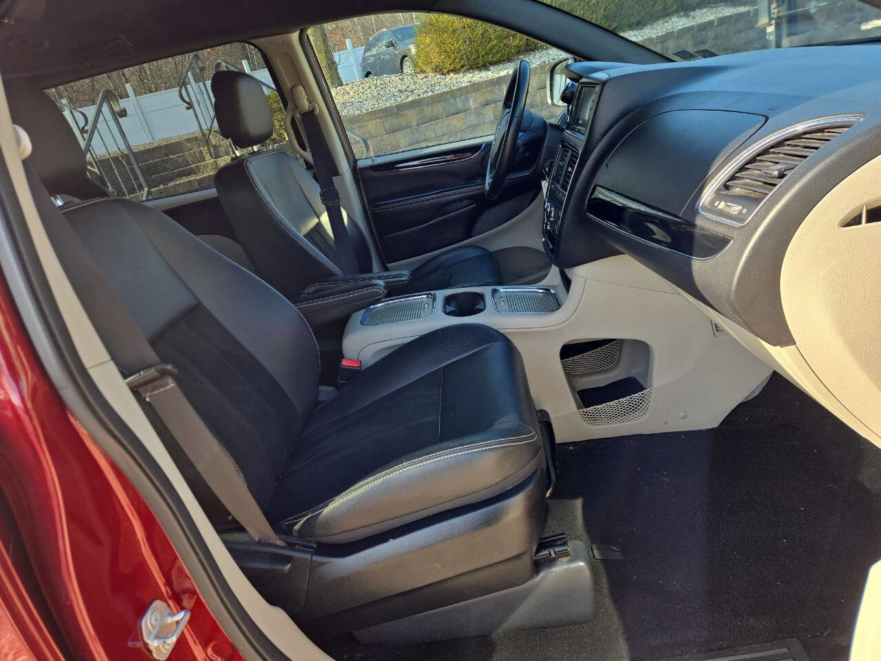 Used 2019 Dodge Grand Caravan SXT image 26