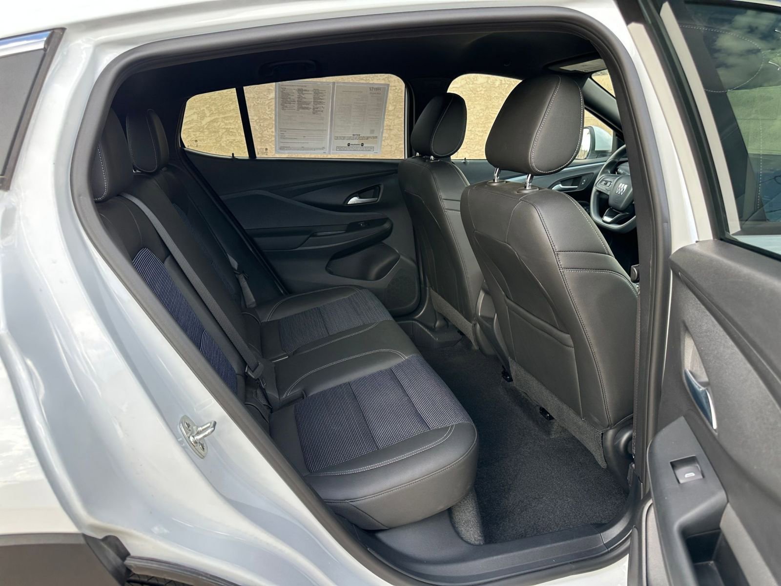 Used 2025 Buick Envista Preferred image 23