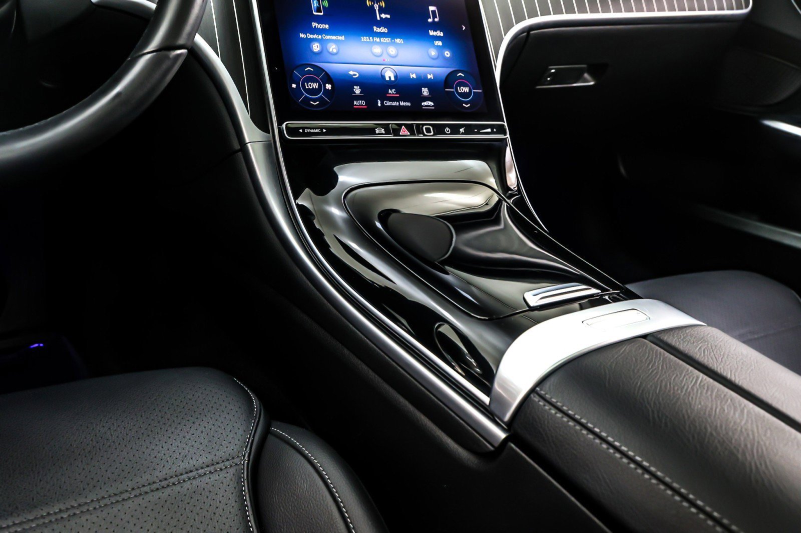 Used 2023 Mercedes-Benz C 300 Sedan image 6