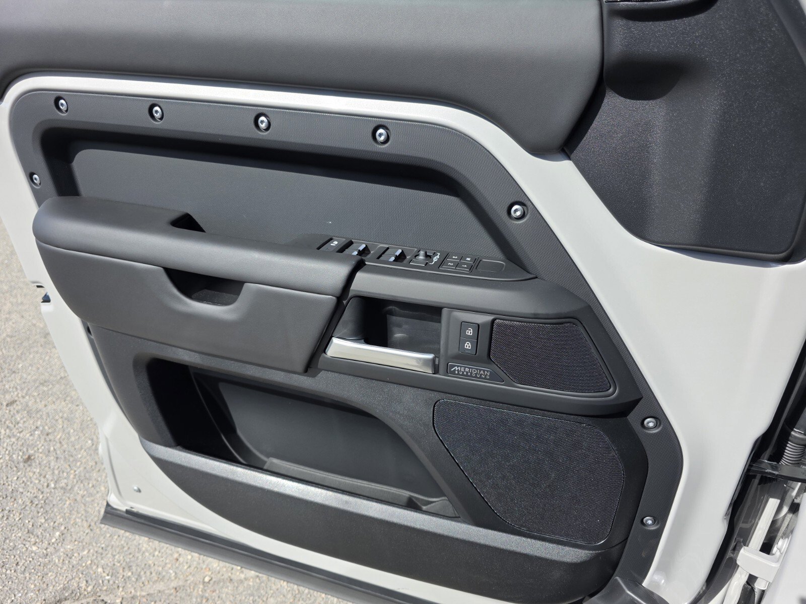 New 2026 Land Rover Defender 110 X-Dynamic SE image 13