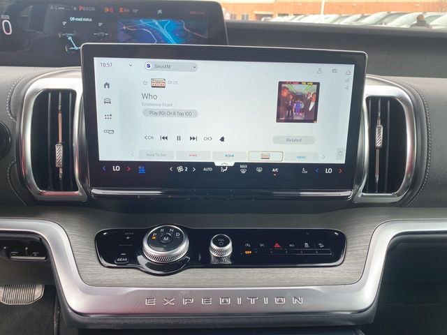 Used 2025 Ford Expedition Platinum image 13