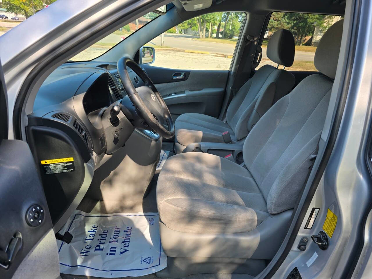 Used 2007 Hyundai Entourage GLS image 16