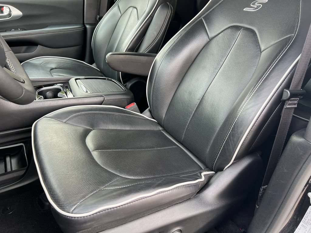 Used 2025 Chrysler Pacifica Limited FWD image 11