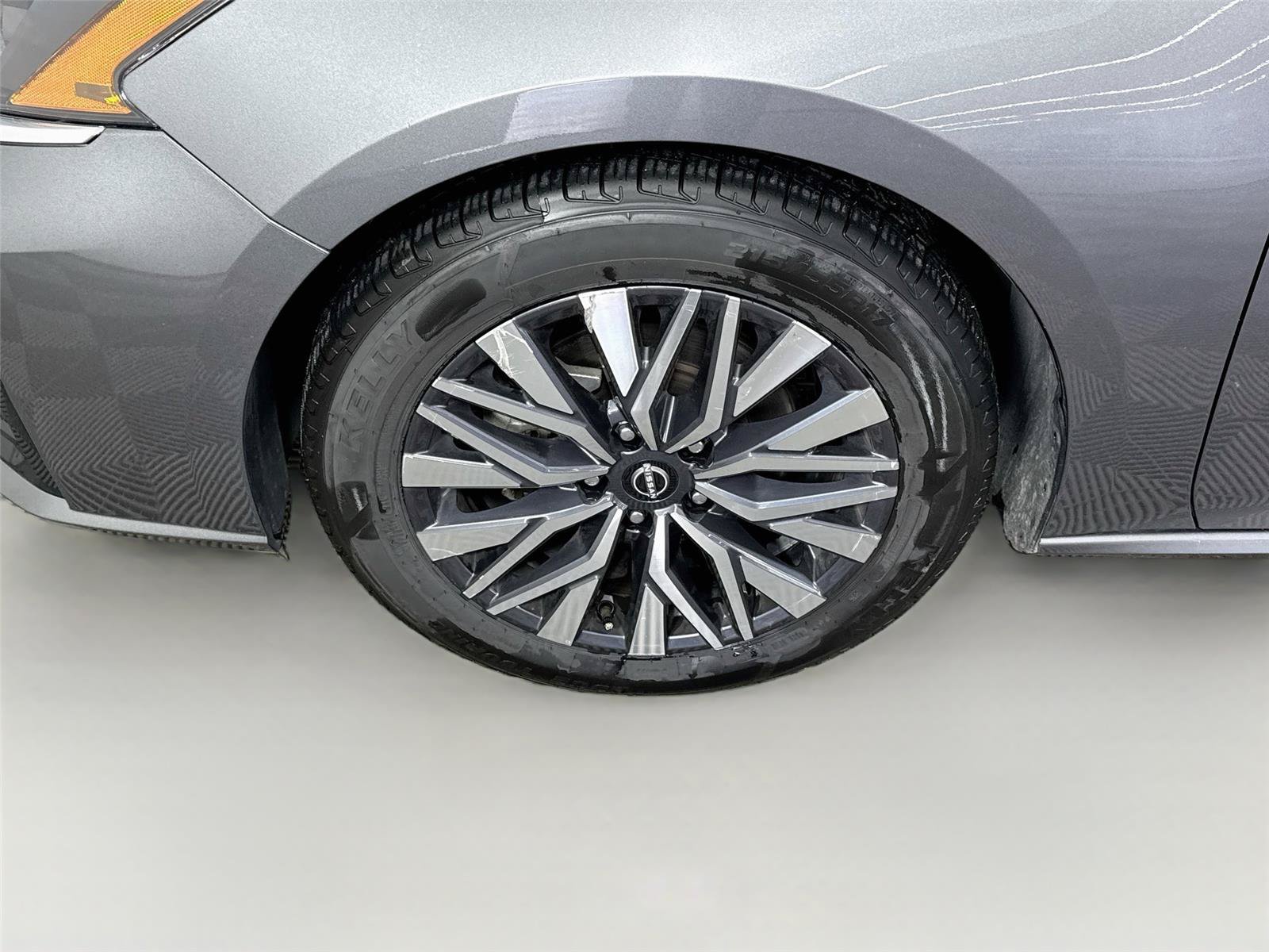 Used 2025 Nissan Altima 2.5 SV FWD image 21