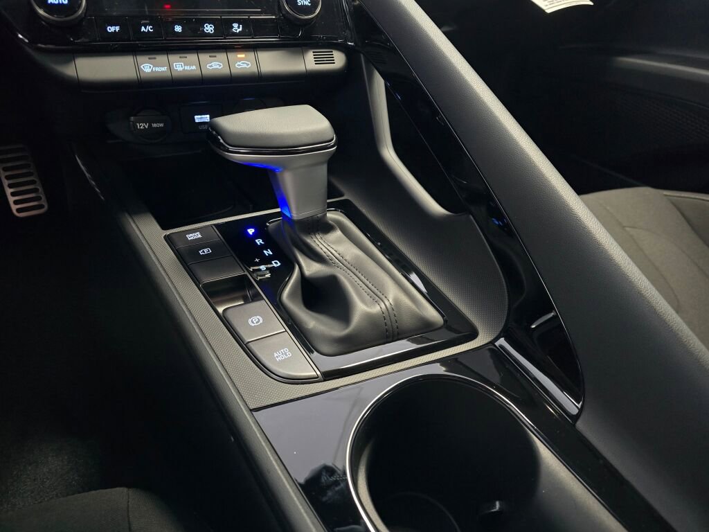New 2025 Hyundai Elantra SEL image 23