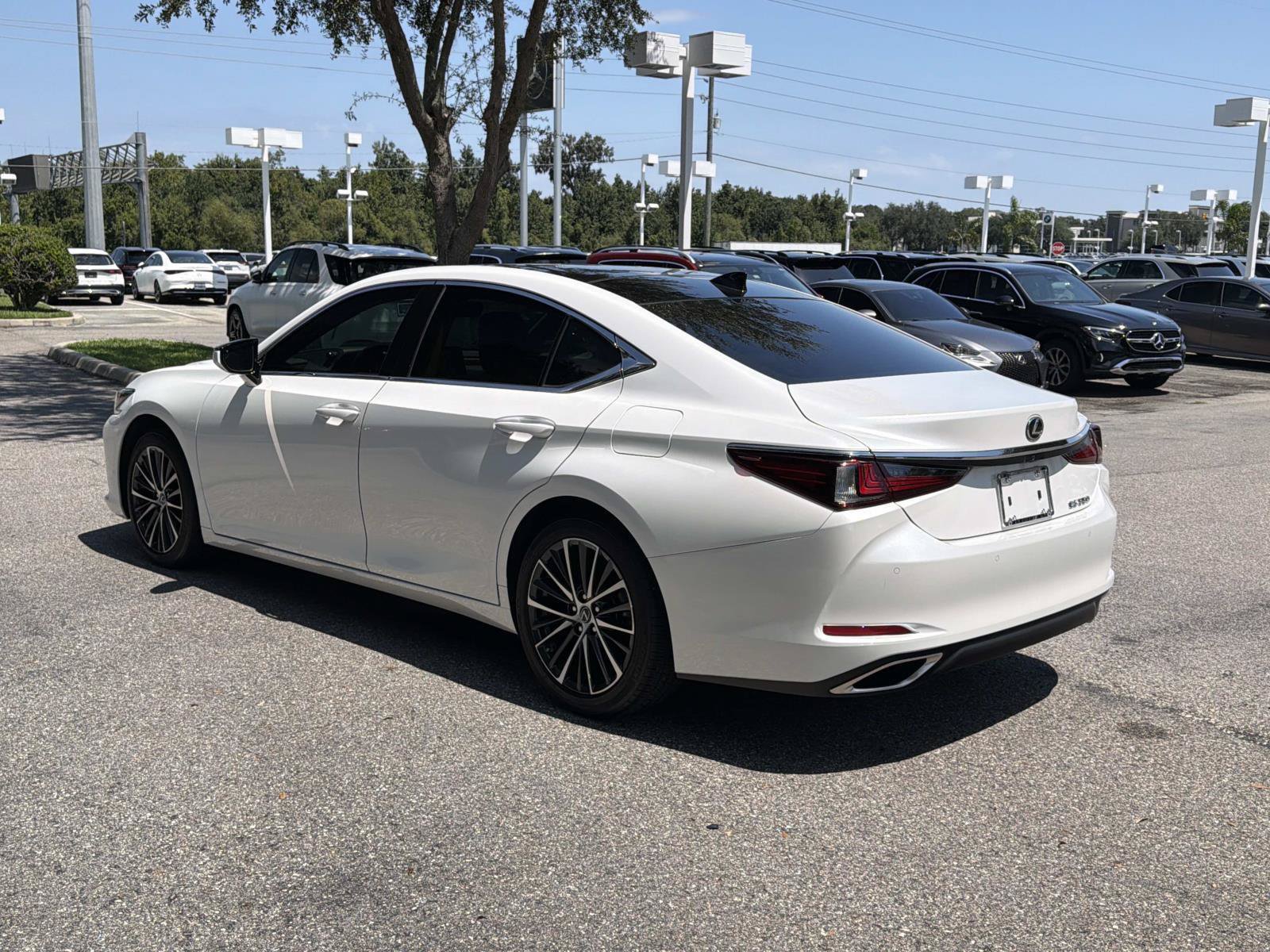 Used 2025 Lexus ES 350 w/ Premium Package FWD image 5