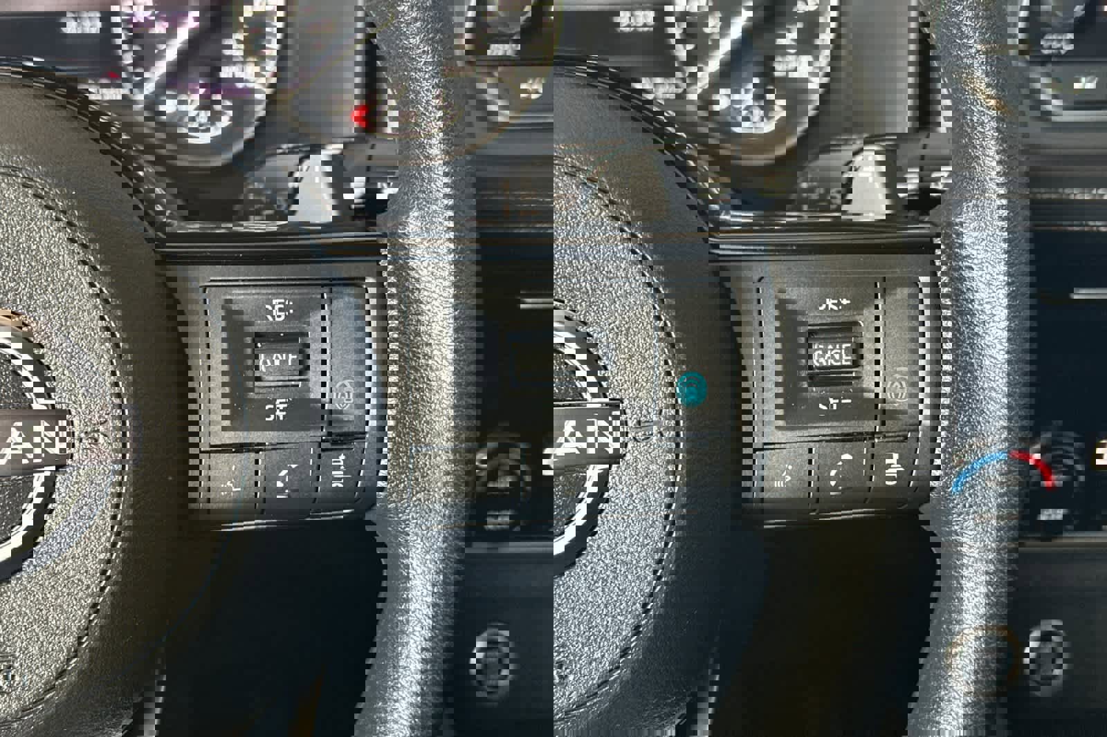 Used 2022 Nissan Rogue SV image 27