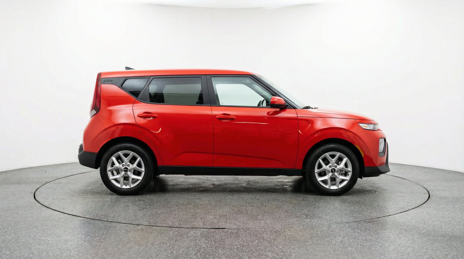 Used 2025 Kia Soul LX w/ LX Technology Package FWD image 11