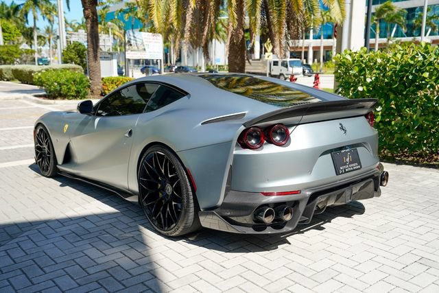 Used 2018 Ferrari 812 Superfast RWD image 17