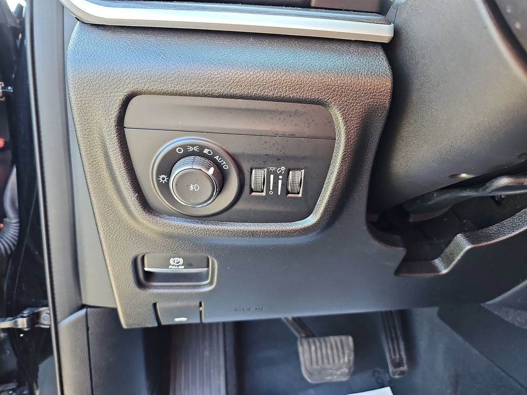 Used 2023 Jeep Grand Cherokee L Limited image 31