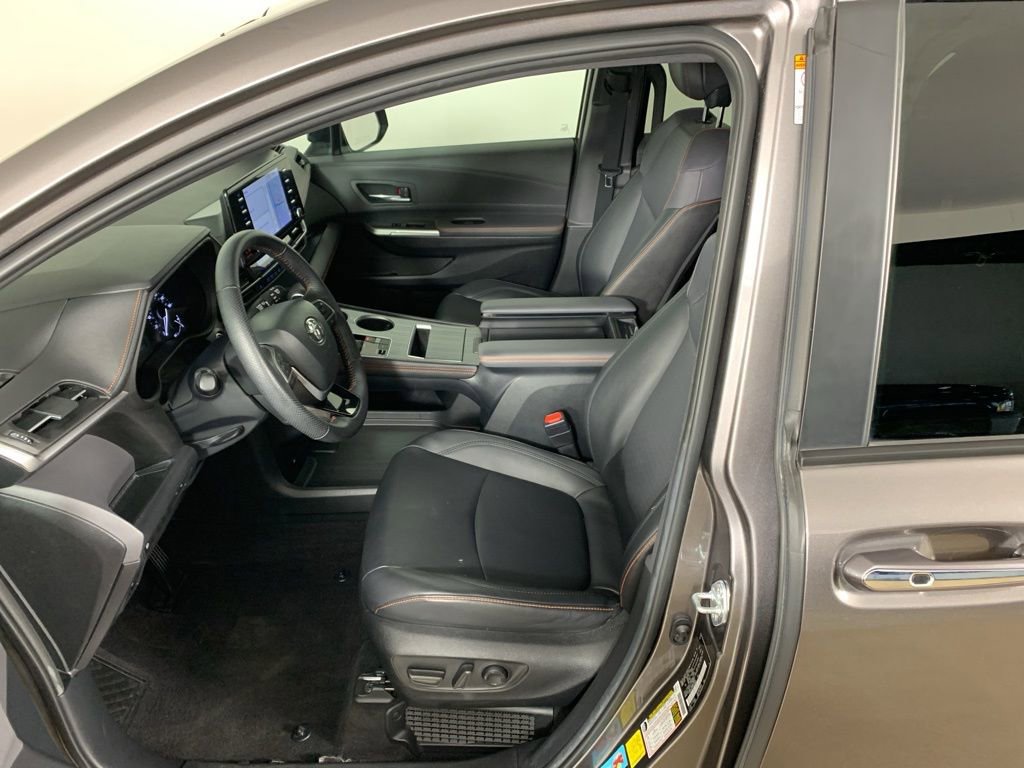 Used 2022 Toyota Sienna XSE image 30