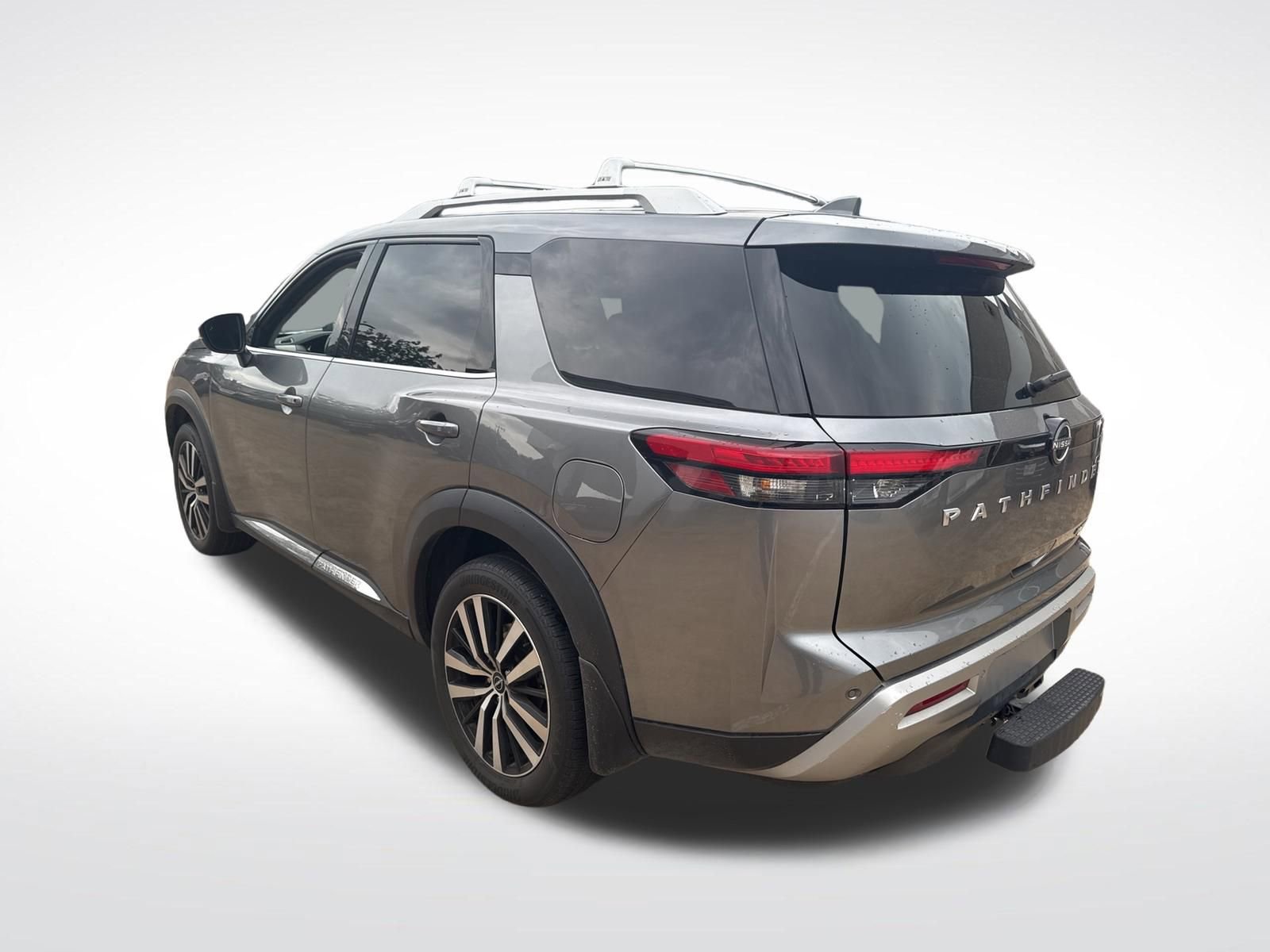 Used 2023 Nissan Pathfinder Platinum AWD/4WD image 3