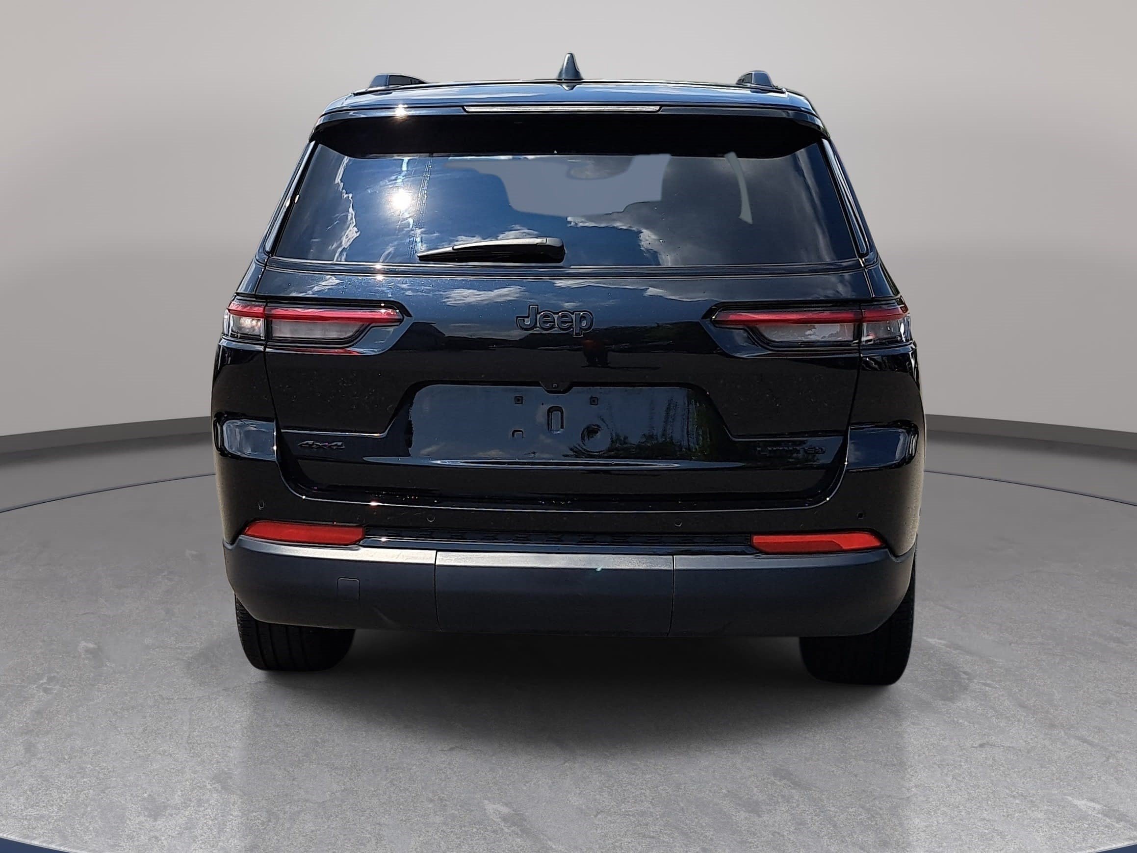 Used 2025 Jeep Grand Cherokee L Limited w/ Black Appearance Package AWD/4WD image 6