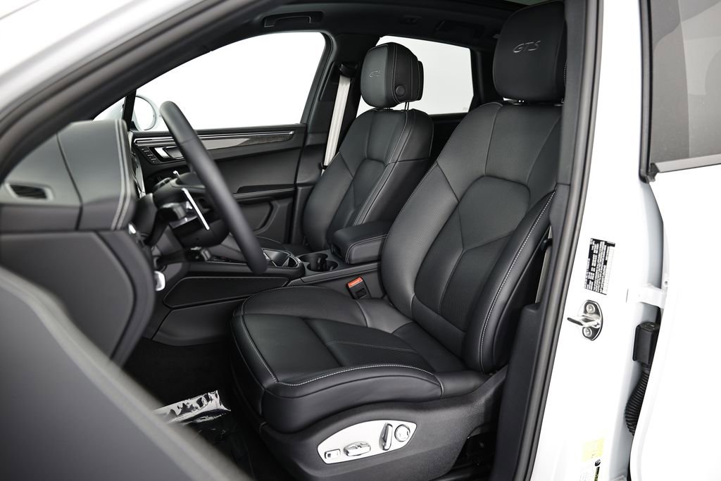 New 2026 Porsche Macan GTS AWD/4WD image 5