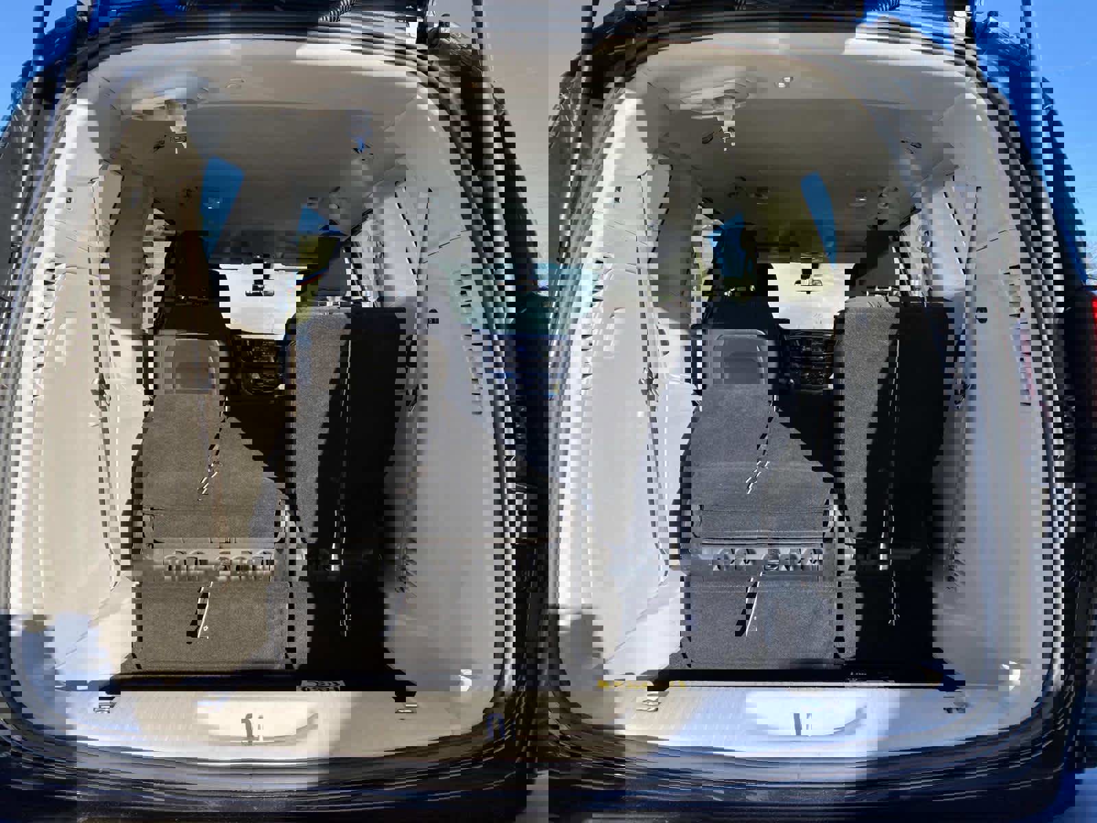 Certified 2022 Chrysler Voyager LX image 5