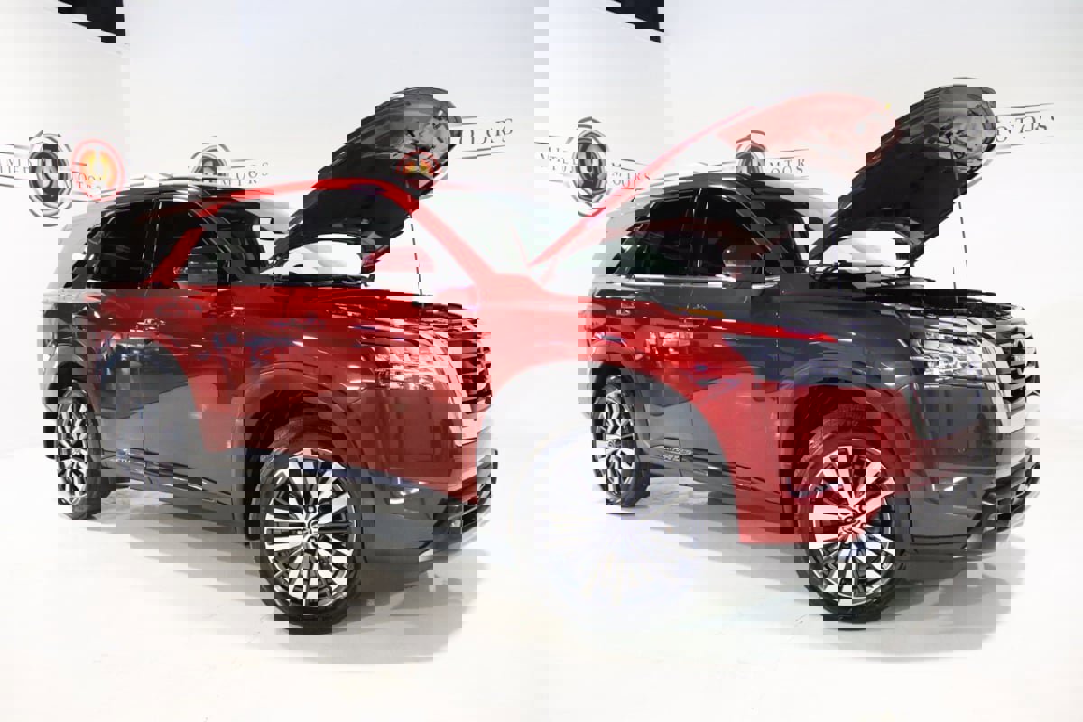 Used 2022 Nissan Pathfinder Platinum w/ Cargo Package image 30